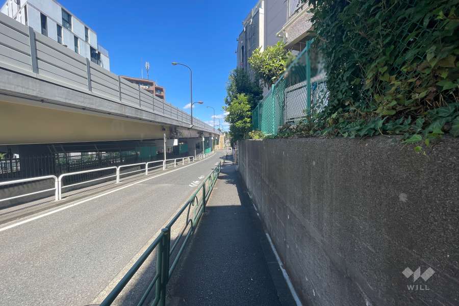 敷地北西側の前面道路