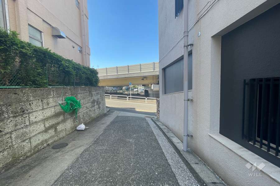 敷地北側の前面道路