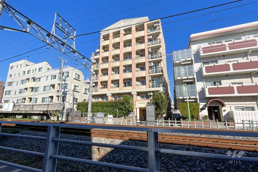 トゥールロワイヤルエルモア尾山台の外観（南東側から）　