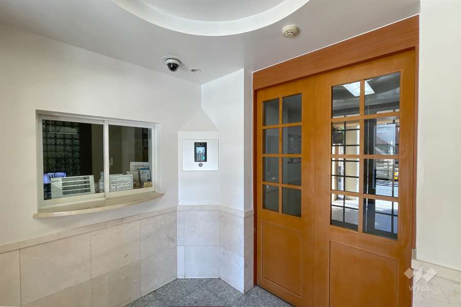 エントランスはオートロック付きです。　