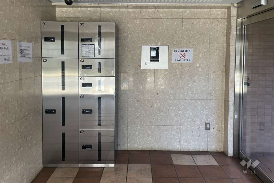 エントランスはオートロック付きです。