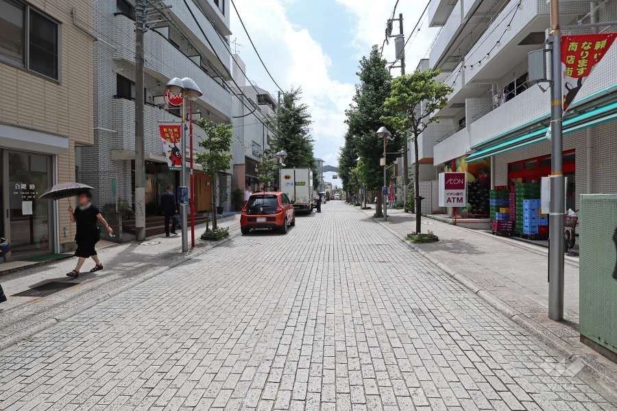 敷地東側の前面道路