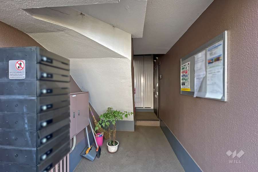 住戸入り口（共用ポスト）
