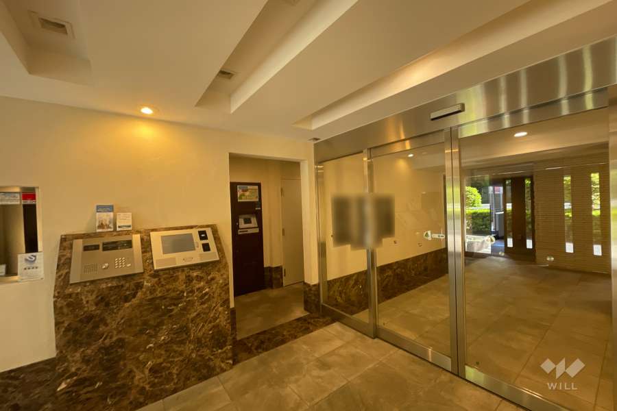 エントランスはオートロック付きです。