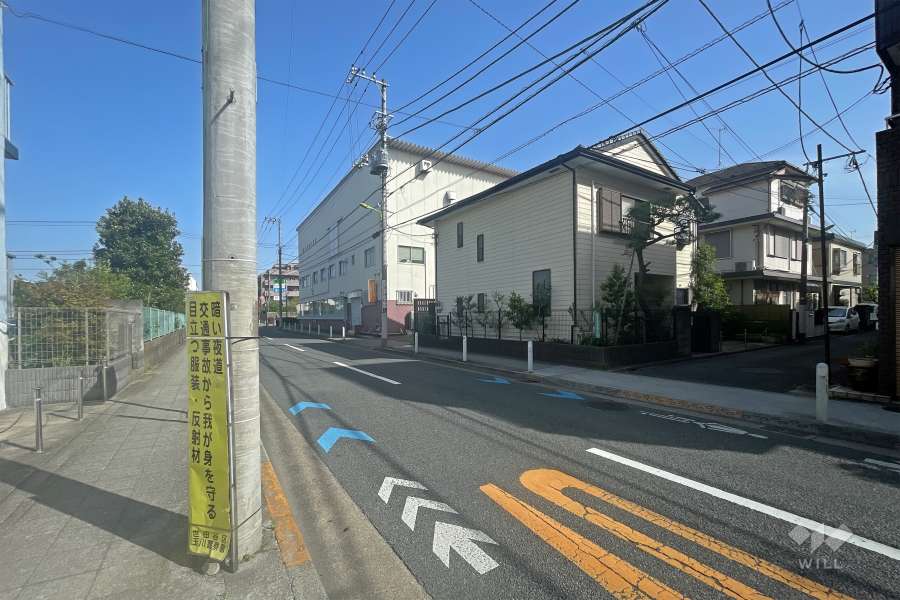 敷地南側の前面道路