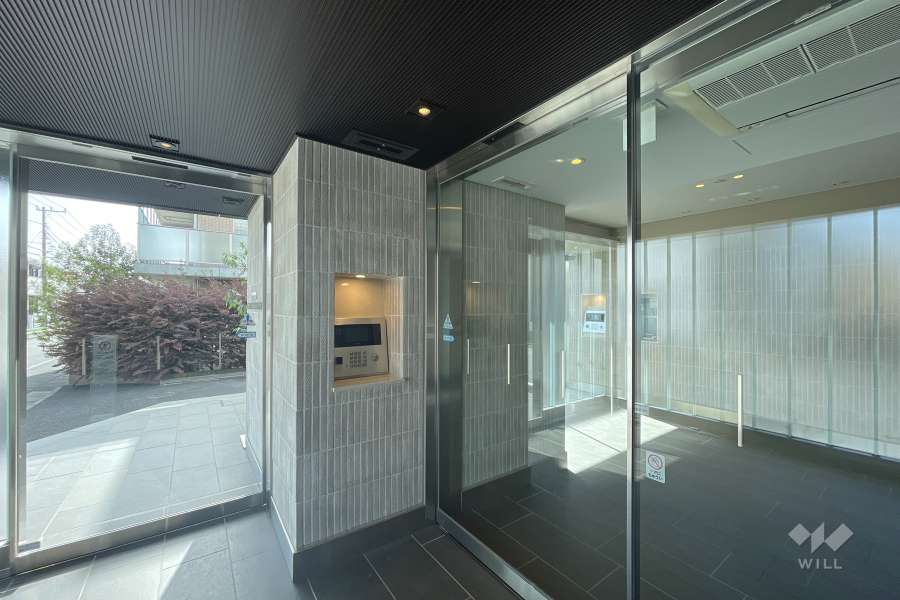 エントランスはオートロック付きです。