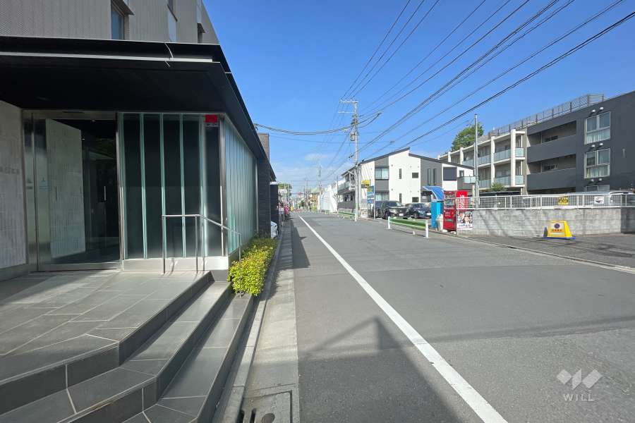 敷地北側の前面道路