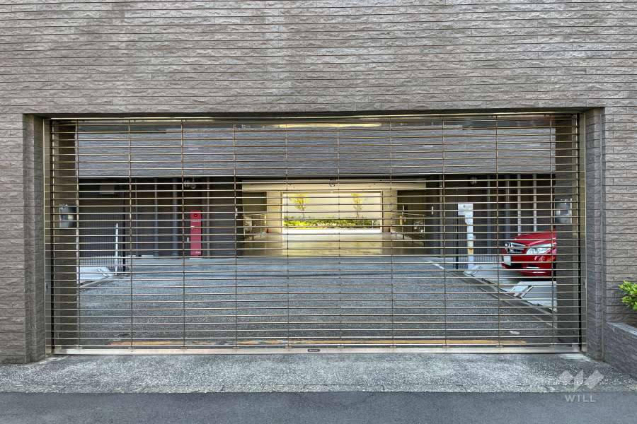 駐車場出入り口（リングシャッター付き）