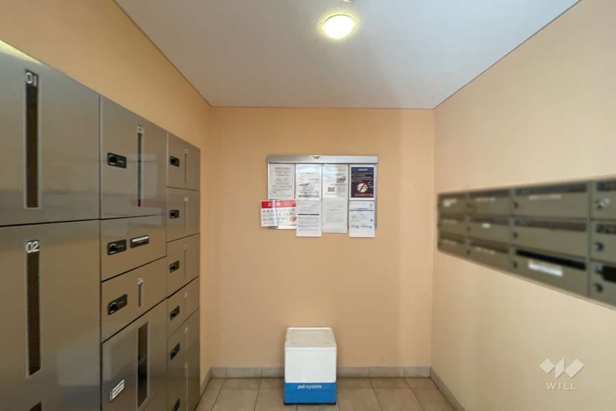 宅配ボックスと共用ポスト　　