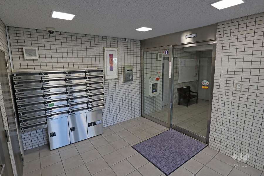 エントランスはオートロック付きです。