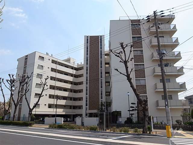 コープ甲子園の外観（南西側から）