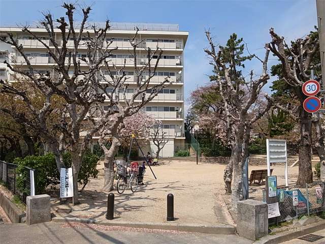 敷地東側には北郷公園があります。
