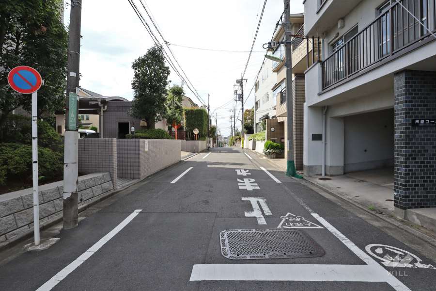 敷地北側の前面道路（東側から）