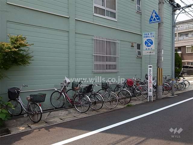 敷地東部分にある駐輪スペース