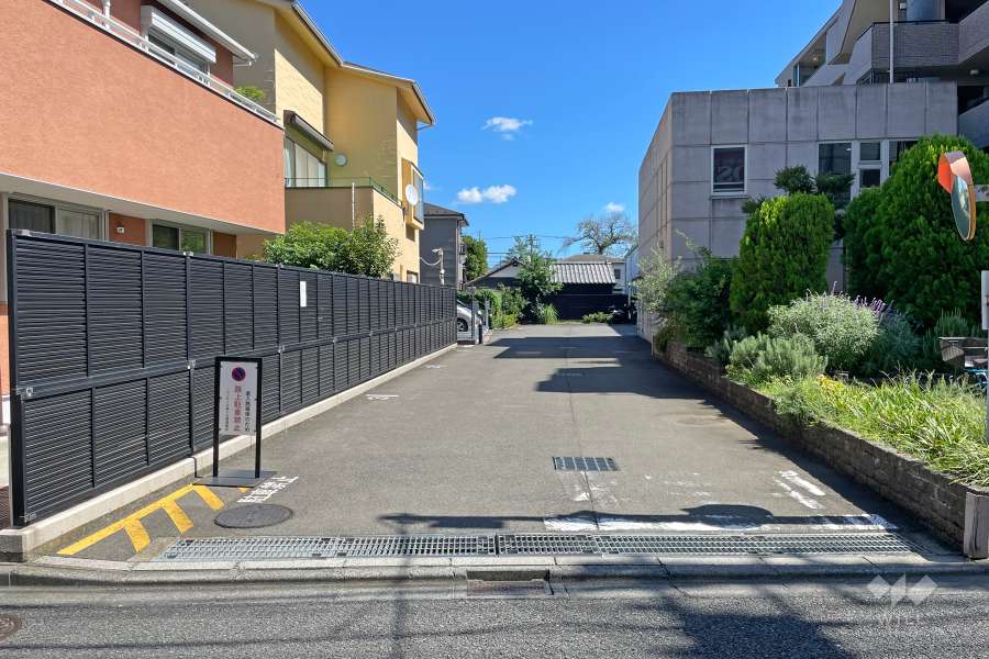 駐車場の出入り口