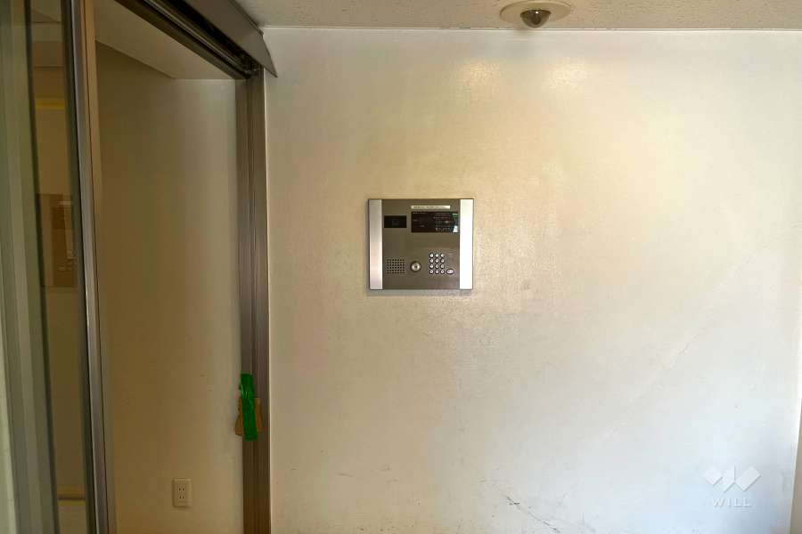 エントランスはオートロック付きです。