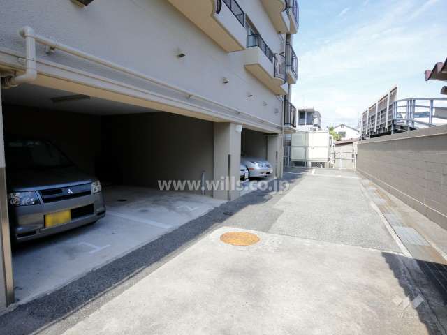 敷地内駐車場（屋内平面式と屋外平面式）