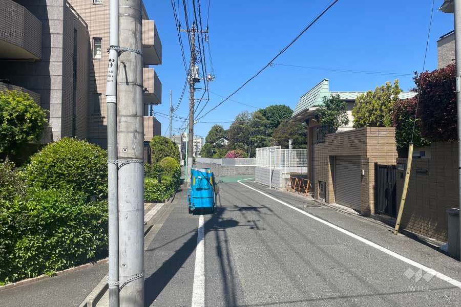敷地西側前面道路（北側から）