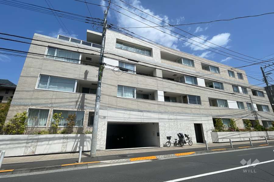 グランレジェイド等々力の外観（南西側から）