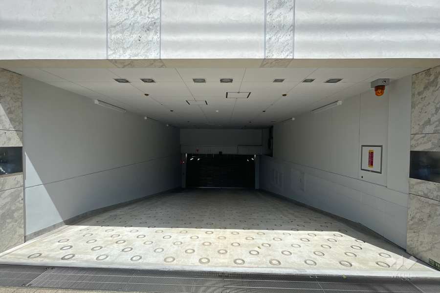 駐車場の出入り口（リングシャッター付き）