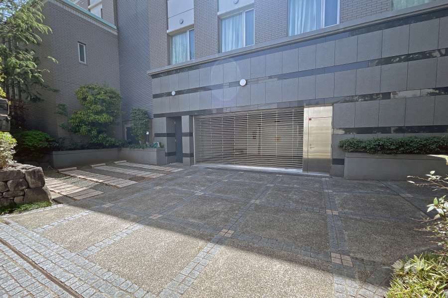 駐車場の出入り口（リングシャッター式）