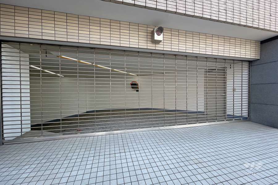 駐車場の出入り口（リングシャッター付き）
