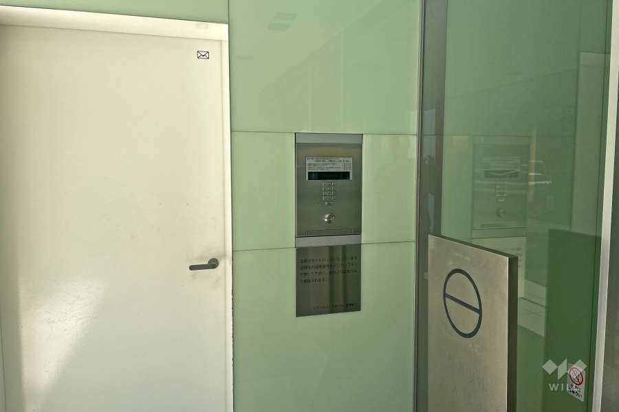 エントランスはオートロック付きです。