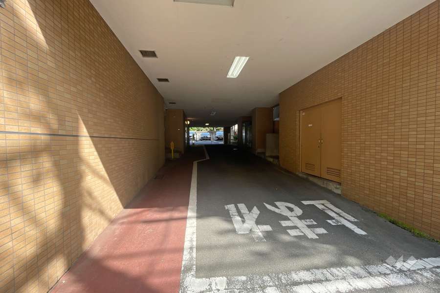 敷地内駐車場の入り口