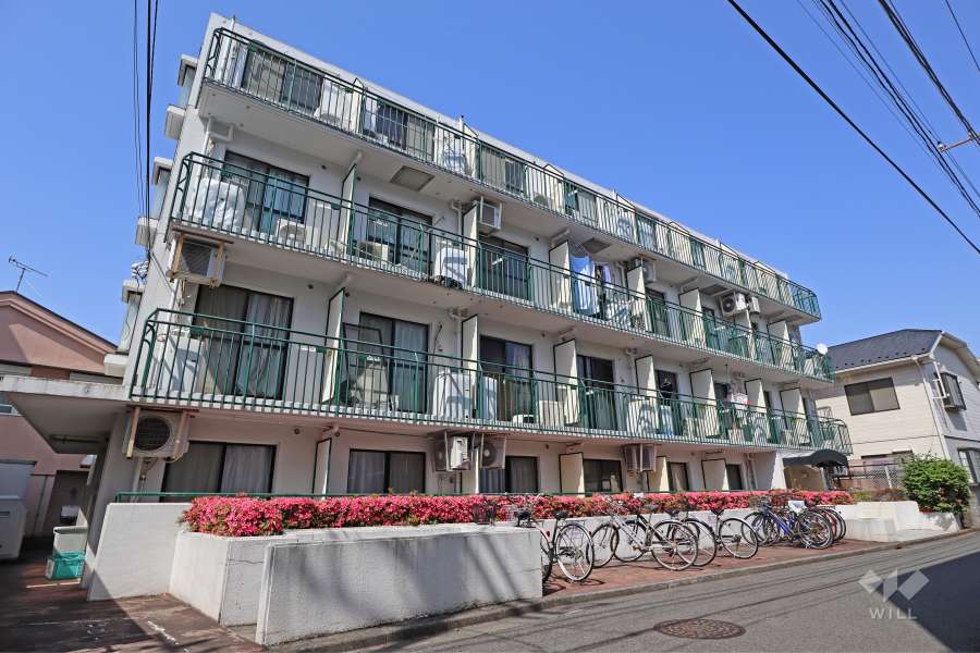 スカイコート千歳烏山の外観（南西側から）