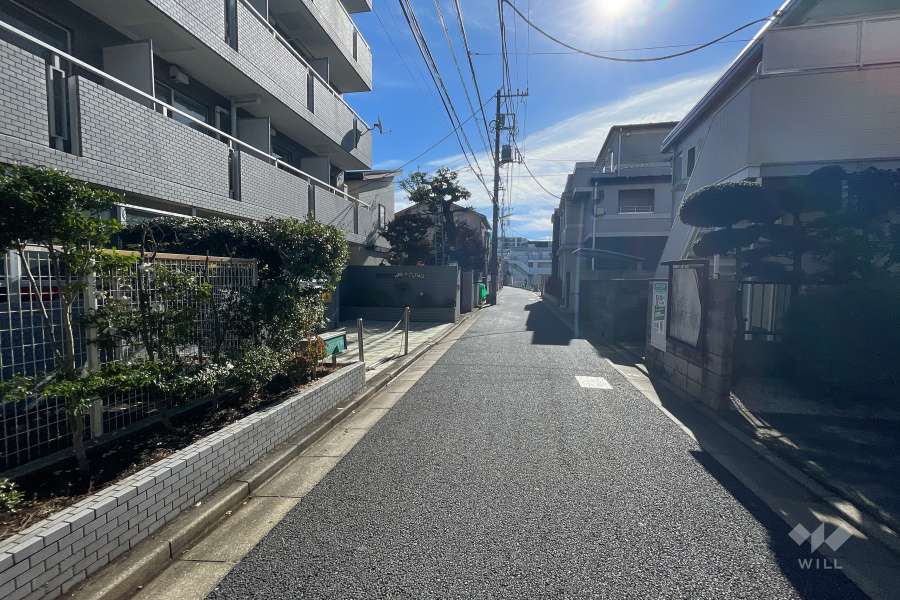 敷地西側の前面道路　