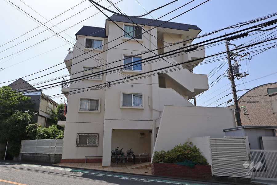 南烏山ヒミコマンションの外観（東側から）