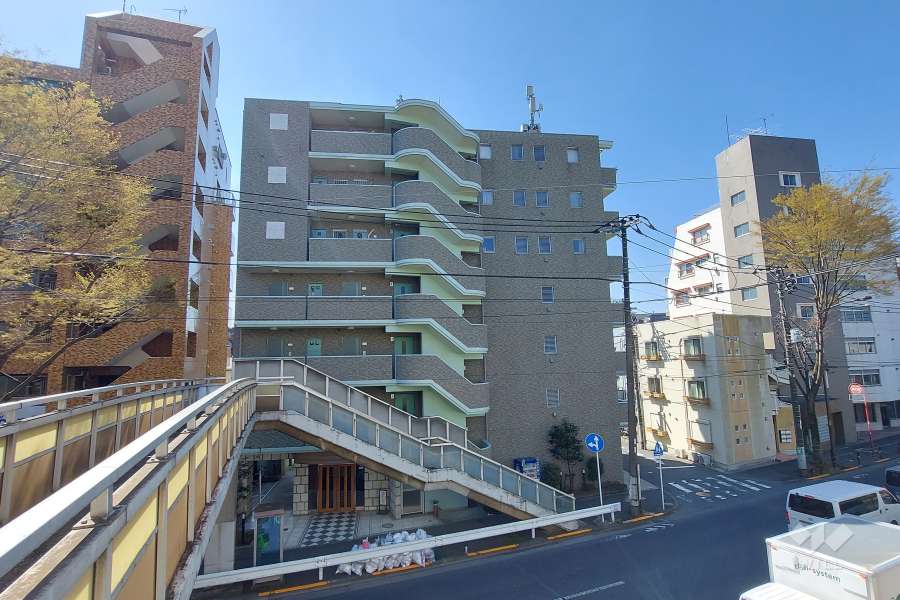 アフェクシオン南烏山の外観(北東側から)