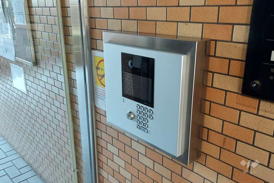 エントランスはオートロック付きです。