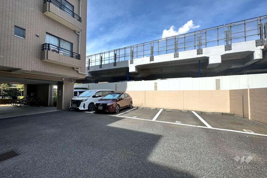 敷地内駐車場（屋外平面式）