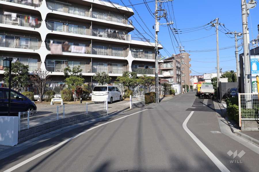 敷地東側の前面道路