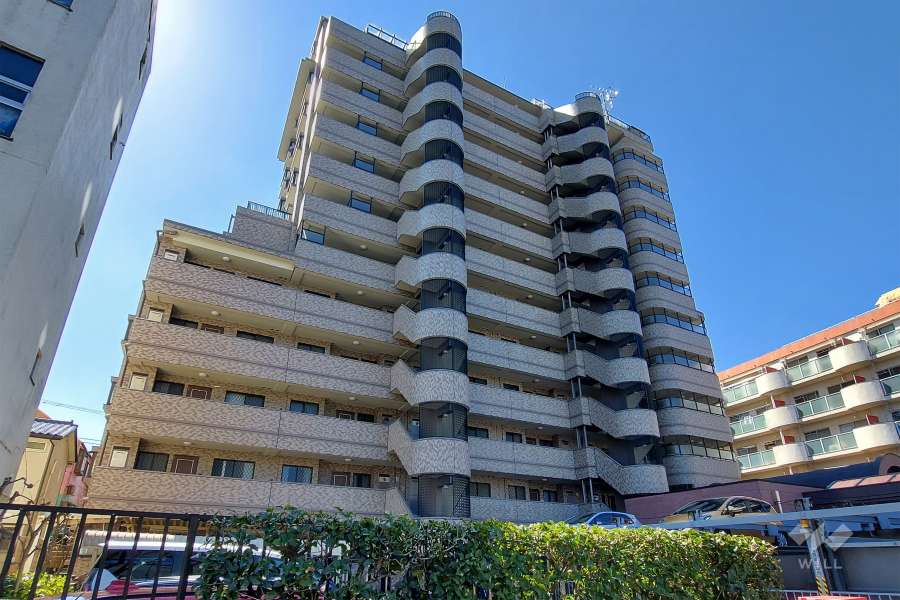 ライオンズマンション芦花公園の外観(北東から)