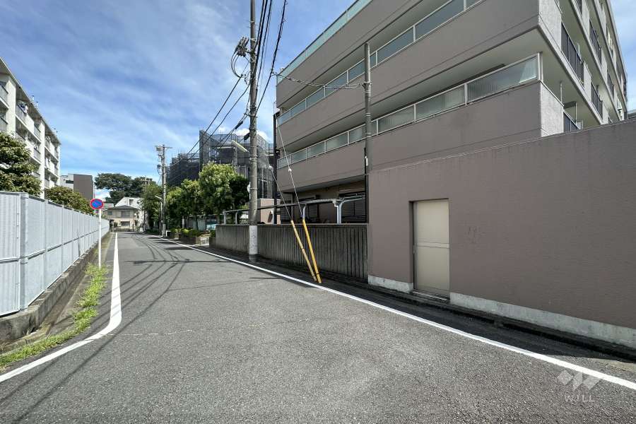 敷地北西側の前面道路