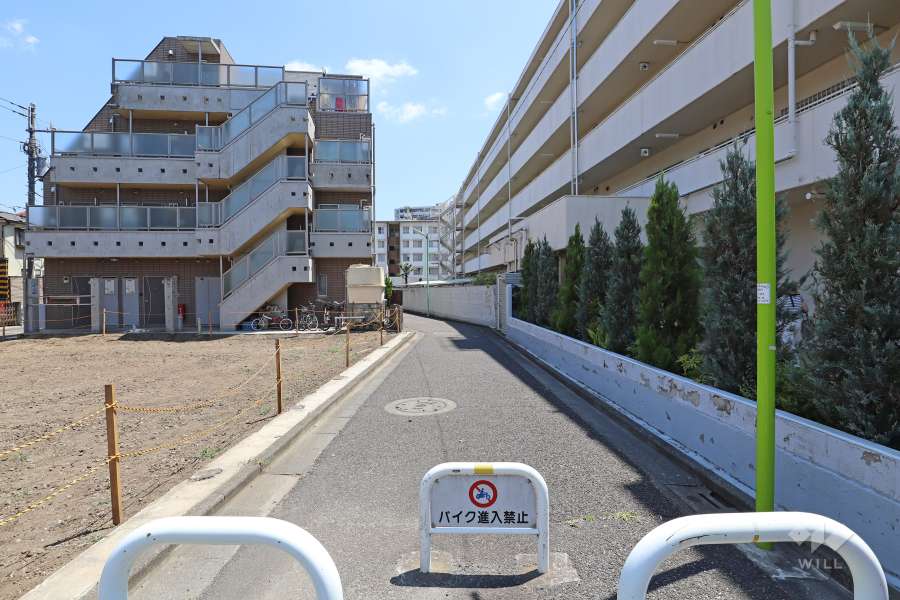 敷地東側の前面道路