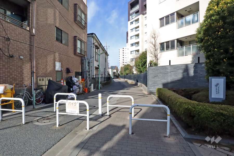 敷地南西側前面道路（南東側から）