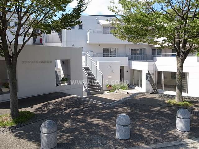 グランドメゾン西宮名塩の敷地入口（6番館は入ってすぐの位置になります。）