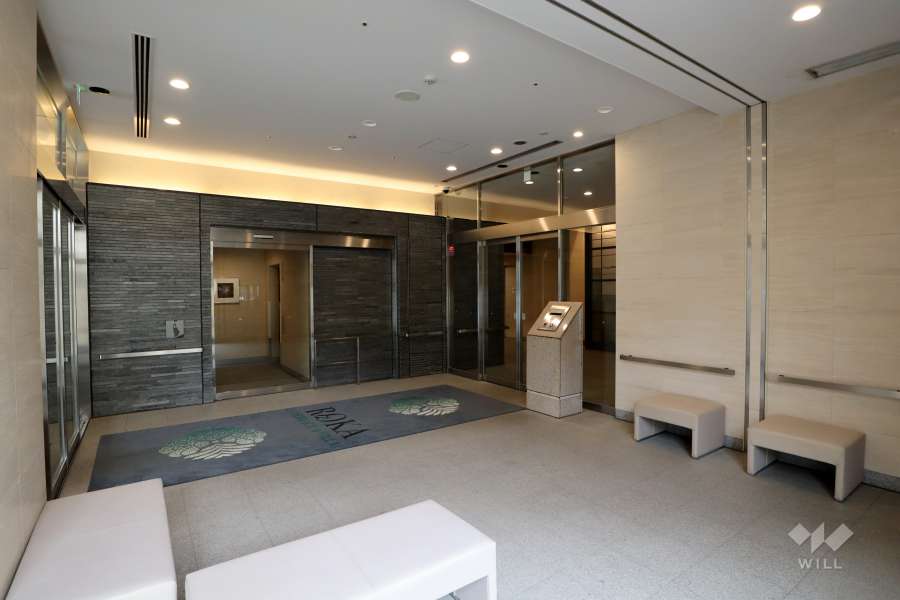 エントランスはオートロック付きです。