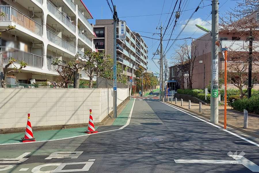 敷地南側の前面道路　