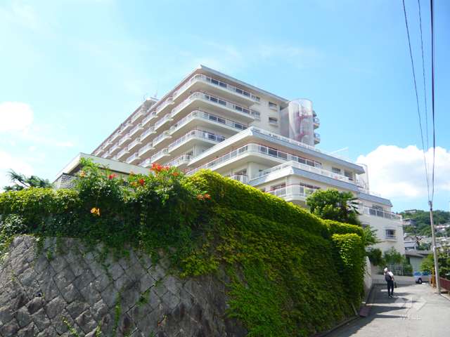 グランドハイツ甲陽園の外観（南東側から）