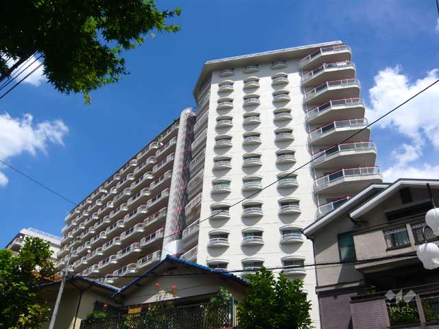 グランドハイツ甲陽園の外観（西側から）