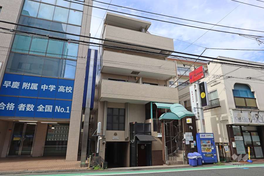 スターホームズ千歳烏山の外観（南西側から）