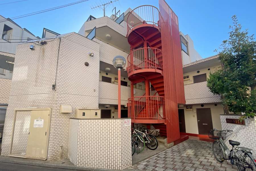 スカイコート千歳烏山第２の外観（北西側から）