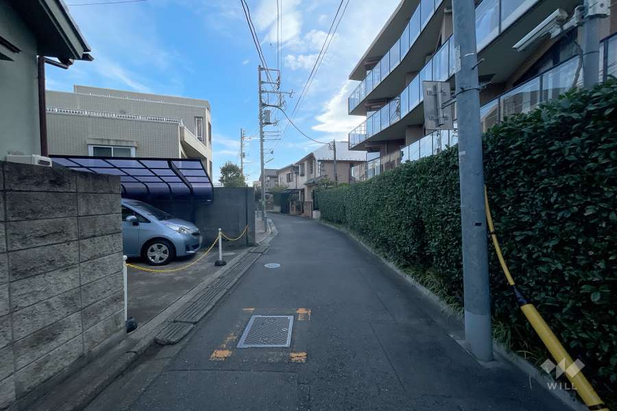 敷地東側の前面道路