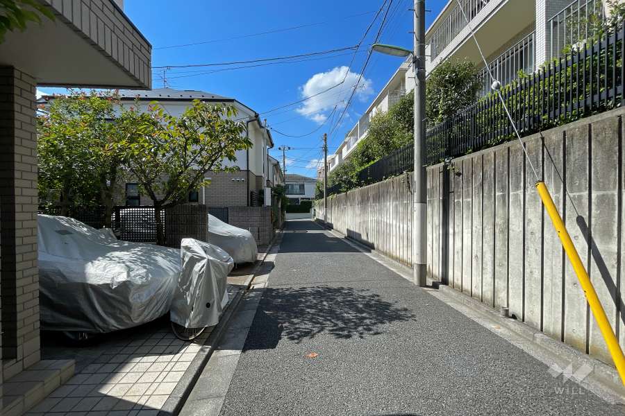 敷地南側の前面道路