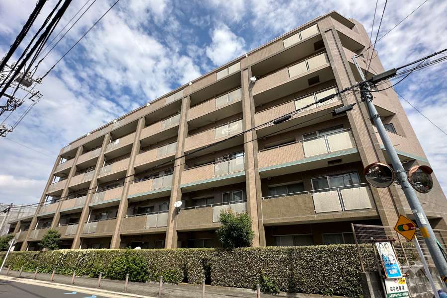 藤和シティホームズ千歳烏山の外観（南西側から）