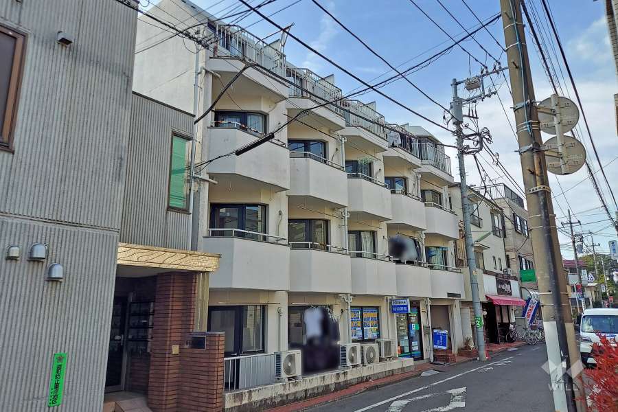 パレスハイツ千歳烏山の外観(南東側から)
